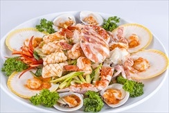 Салат из морепродуктов в стиле Коста: креветки, каракатицы, морские гребешки, голубой краб (на 4 человека)