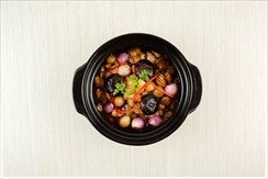 Braised chicken in clay pot