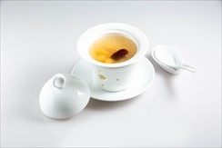 Sweetened bird’s nest with dried Chinese apple and Gingko nut