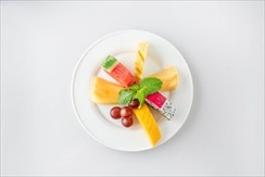 Seasonal fresh fruits (1 person)