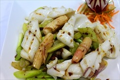 Обжареный кальмар и сушёный кальмар с X.O соусом