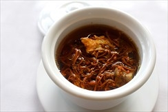 Суп с цветками Кордицепс и тушёными морскими улитками (на 1 человека)