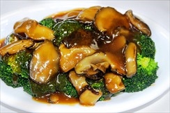 Жареное брокколи с Гонконгскими грибами