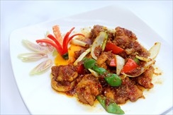 Обжареная курица с лимонником и перцем чили