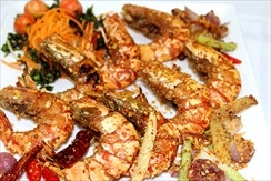 Жареные тигровые креветки с чесноком (8 шт.)