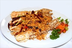 Обжареный рак-богомол с чесноком