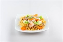 Stir-fried crispy yellow egg noodles with seafood