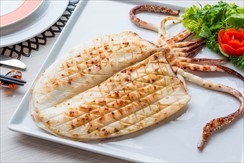 Grilled sun-dried squid with salt and green chilli