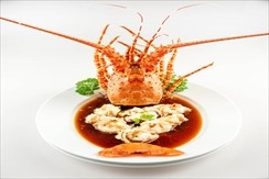 Steamed lobster with garlic