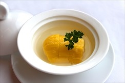 Сладкий джек-фрукт, заполненный зелёным горохом